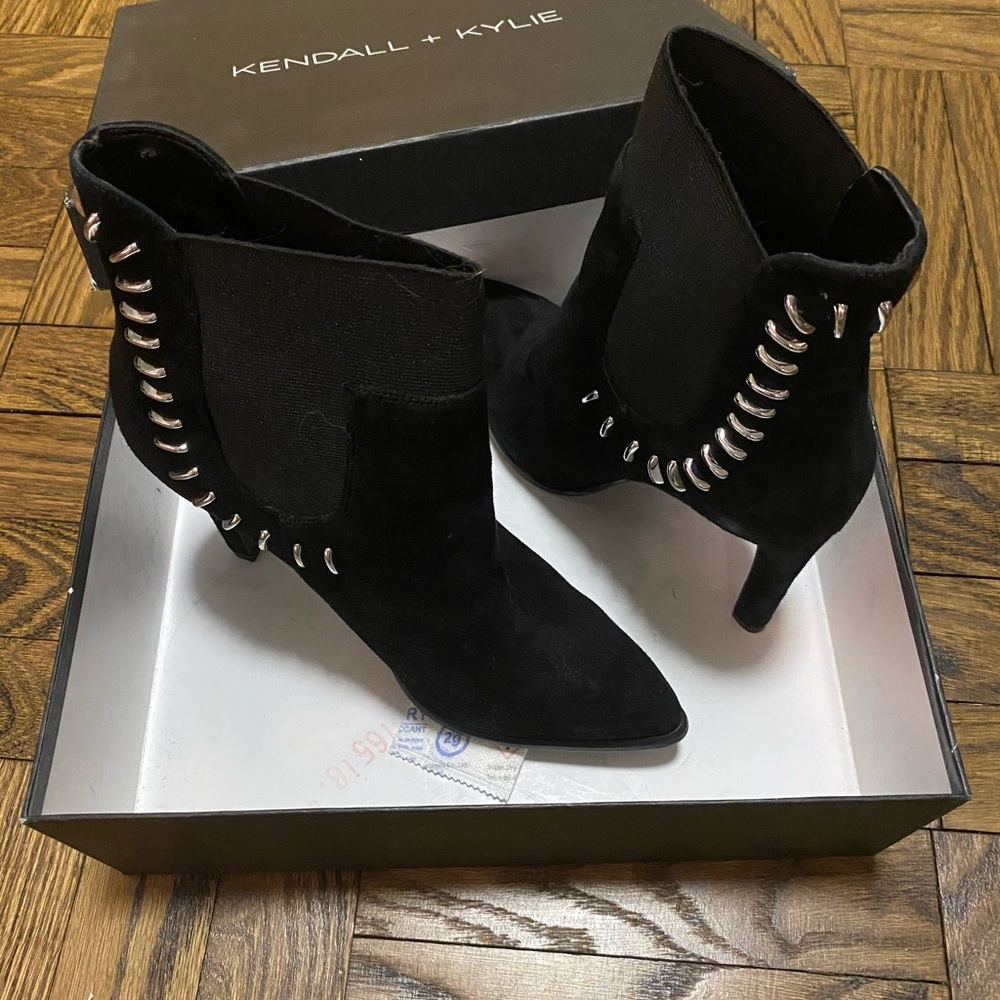 Booties - Picture 4 of 4